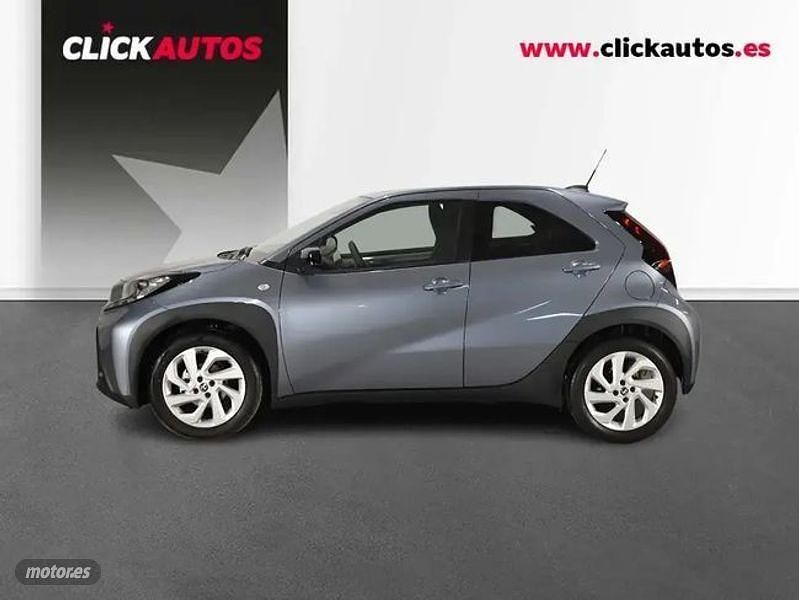 Usado Toyota Aygo X Play 72 CV (52 kW) 2025 Gris / plata SUV