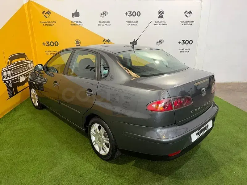 Usado Seat Cordoba Reference 85 CV (62 kW) 2006 Gris / plata Berlina