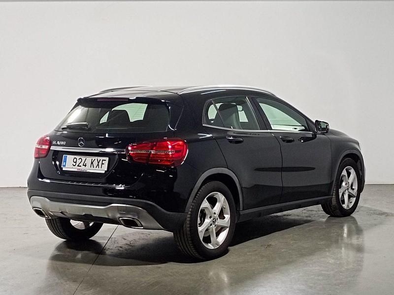 Usado Mercedes GLA180 Urban 122 CV (89 kW) 2019 Negro SUV