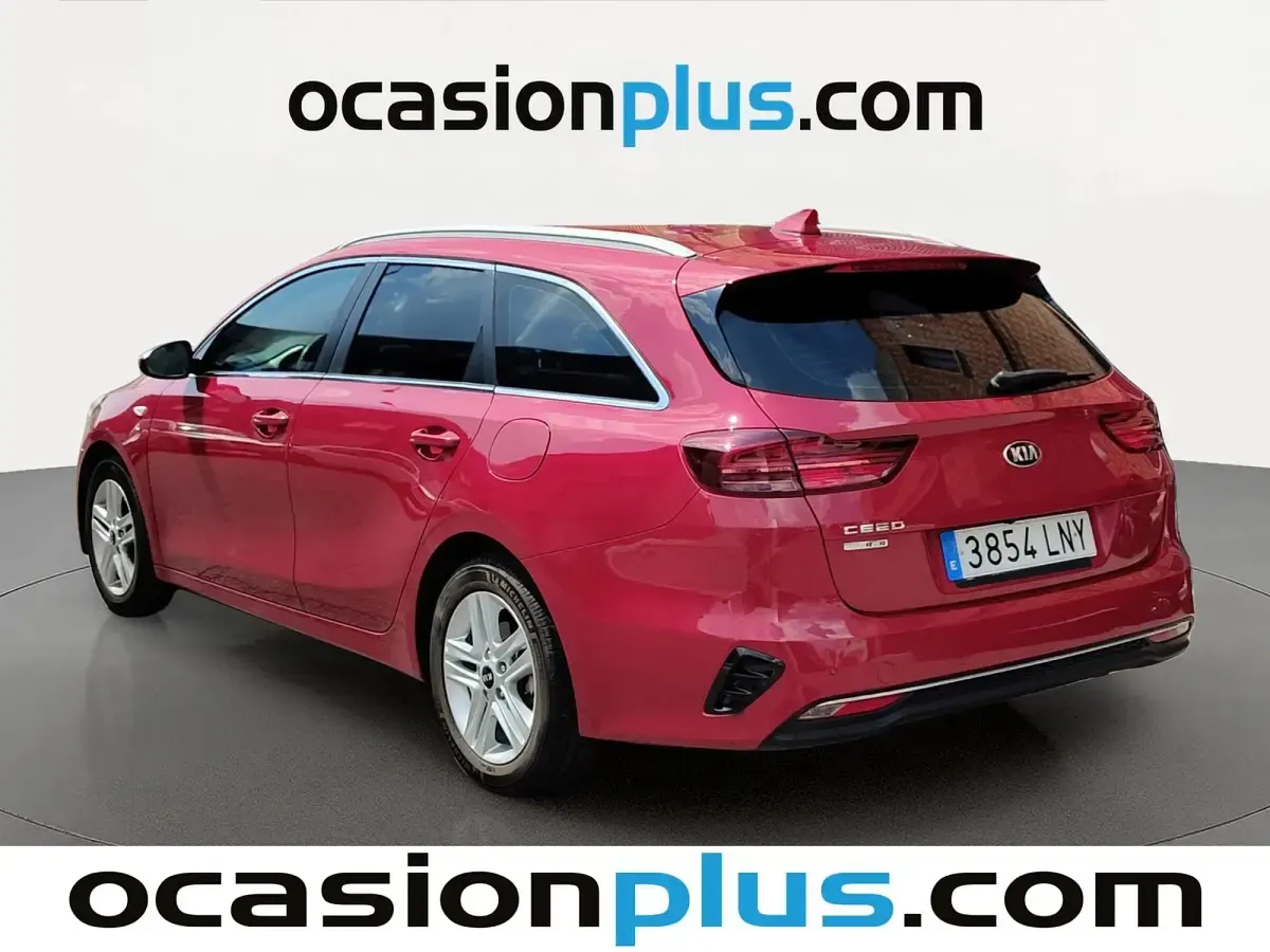 Usado Kia Ceed 120 CV (88 kW) 2021 Rojo Utilitario