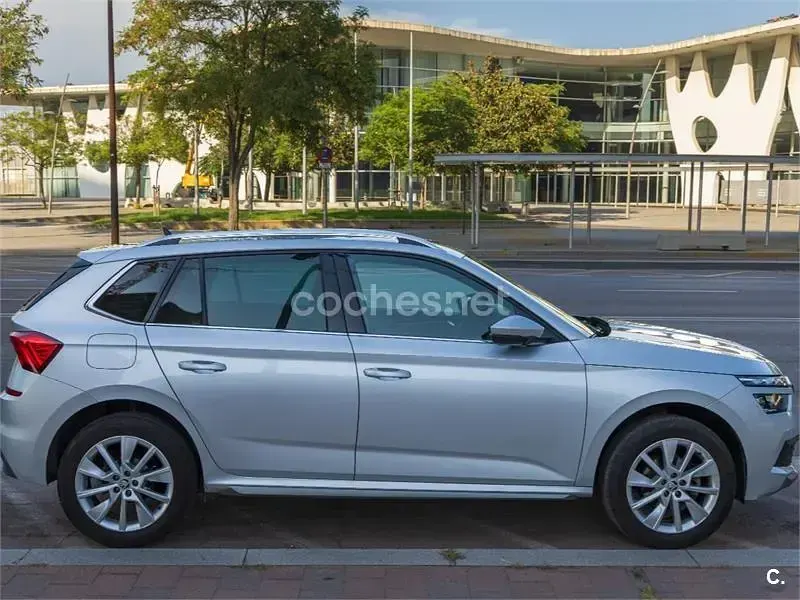 Usado Skoda Kamiq Style 150 CV (110 kW) 2022 Gris / plata SUV
