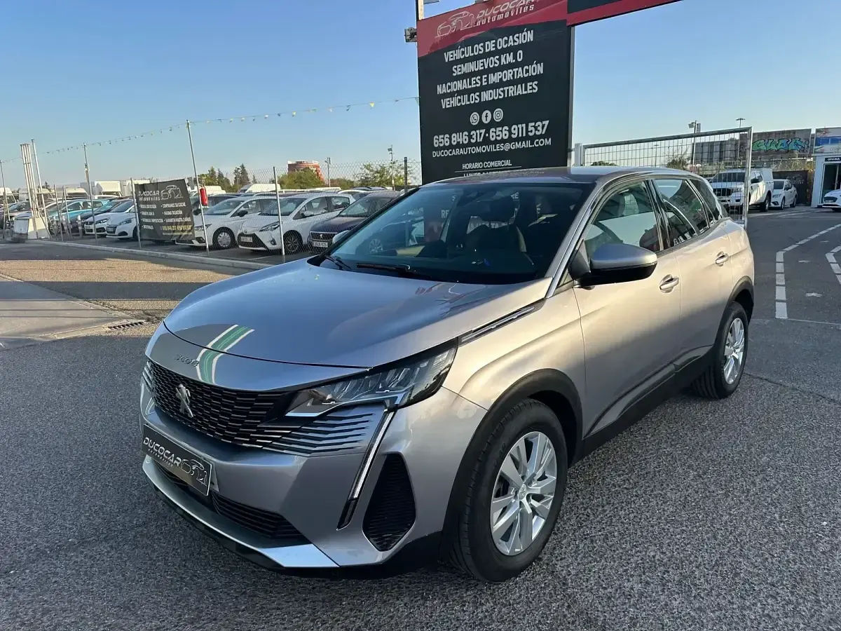 Usado Peugeot 3008 Allure 130 CV (95 kW) 2021 Gris / plata SUV