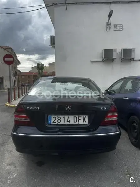 Usado Mercedes C220 Elegance 143 CV (105 kW) 2005 Azul Berlina