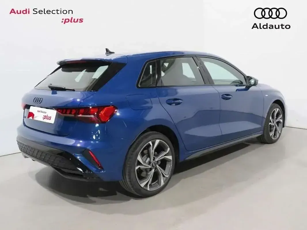 Usado Audi A3 Sportback e-tron S-Line 204 CV (150 kW) 2026 Azul Utilitario