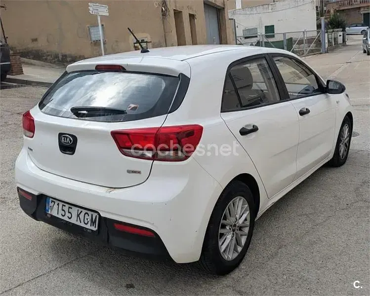 Usado Kia Rio 100 CV (73 kW) 2017 Blanco Berlina
