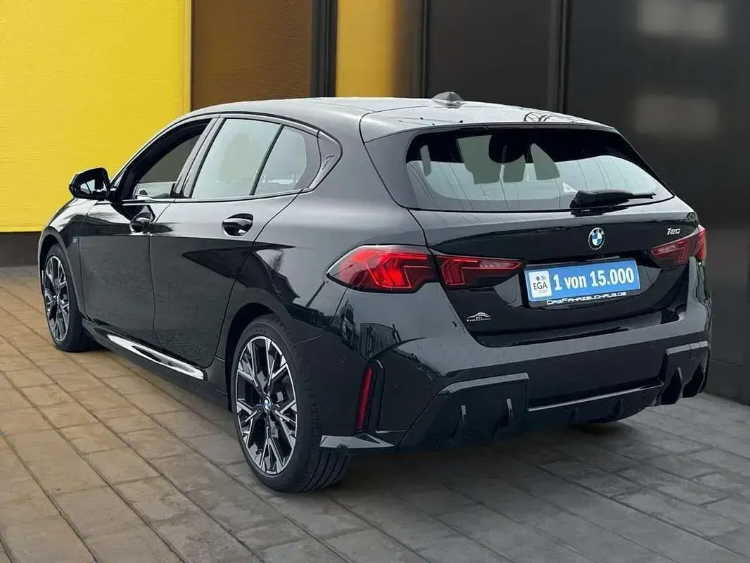Usado BMW 120 M Sport 170 CV (125 kW) 2025 Negro Utilitario
