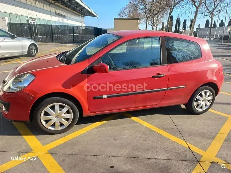 Usado Renault Clio II Rip Curl 70 CV (51 kW) 2007 Rojo Berlina