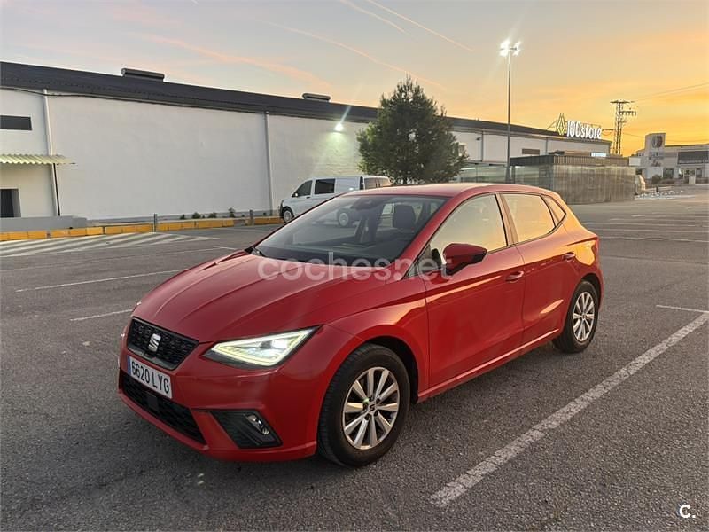 Usado Seat Ibiza Style Plus 110 CV (80 kW) 2022 Rojo Utilitario
