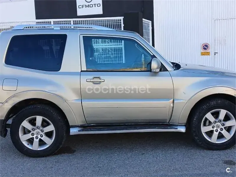 Usado Mitsubishi Montero 170 CV (125 kW) 2007 Beige SUV