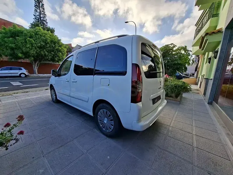 Usado Citroën Berlingo Feel 100 CV (73 kW) 2016 Blanco Monovolumen