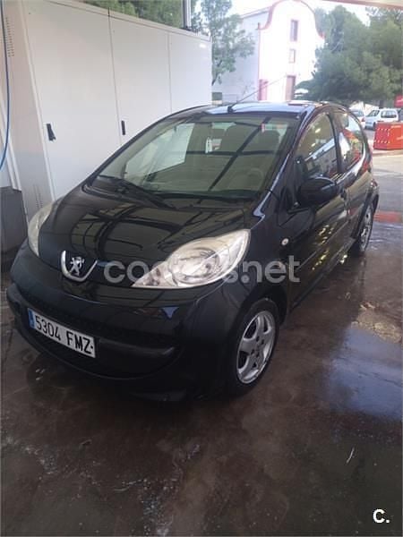 Usado Peugeot 107 Urban Move 54 CV (39 kW) 2007 Negro Utilitario