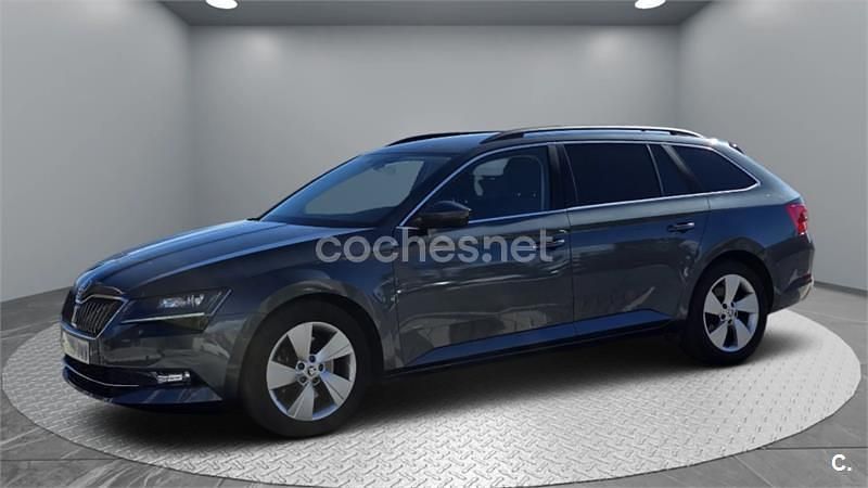 Usado Skoda Superb Active 150 CV (110 kW) 2016 Gris / plata Familiar