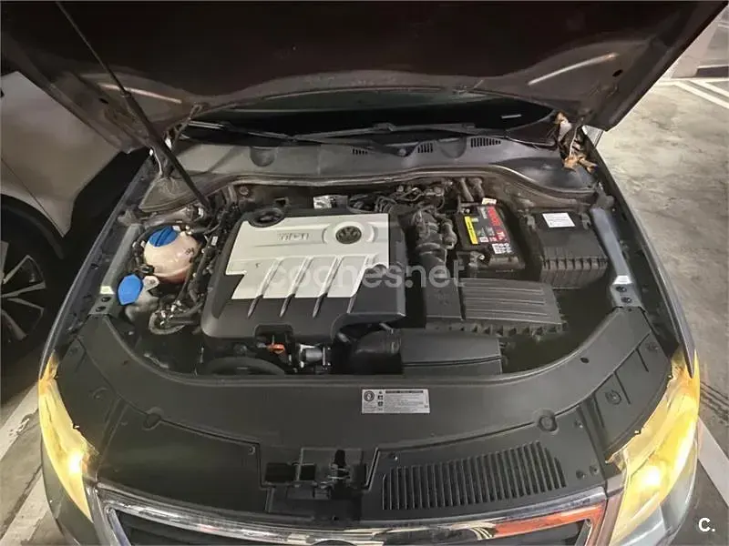 Usado VW Passat Highline 140 CV (102 kW) 2010 Gris / plata Berlina