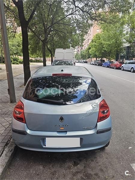 Usado Renault Clio II Rip Curl 70 CV (51 kW) 2007 Azul Berlina