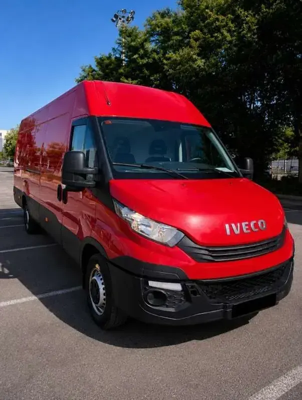 Usado Iveco 35.12 116 CV (85 kW) 2018 Rojo Van