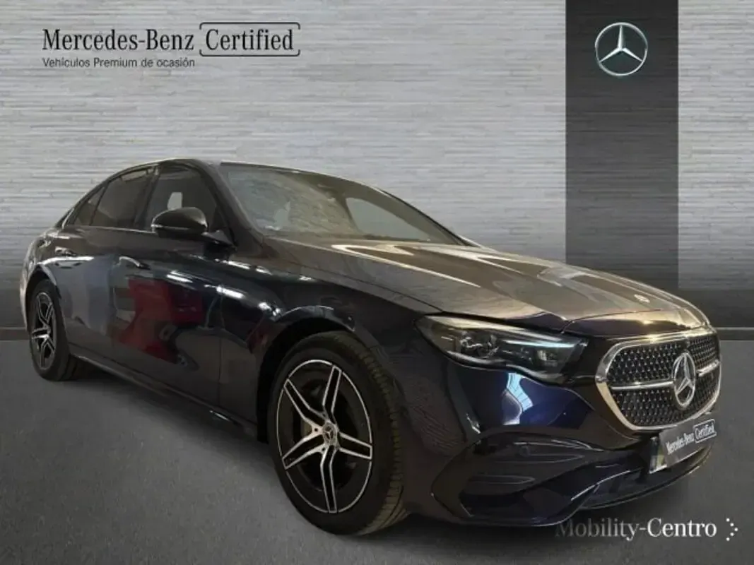 Usado Mercedes E300 204 CV (150 kW) 2024 Azul náutico Berlina