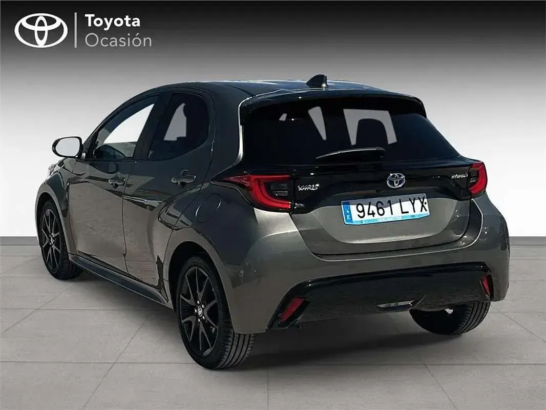 Usado Toyota Yaris Hybrid Style 116 CV (85 kW) 2022 Monovolumen