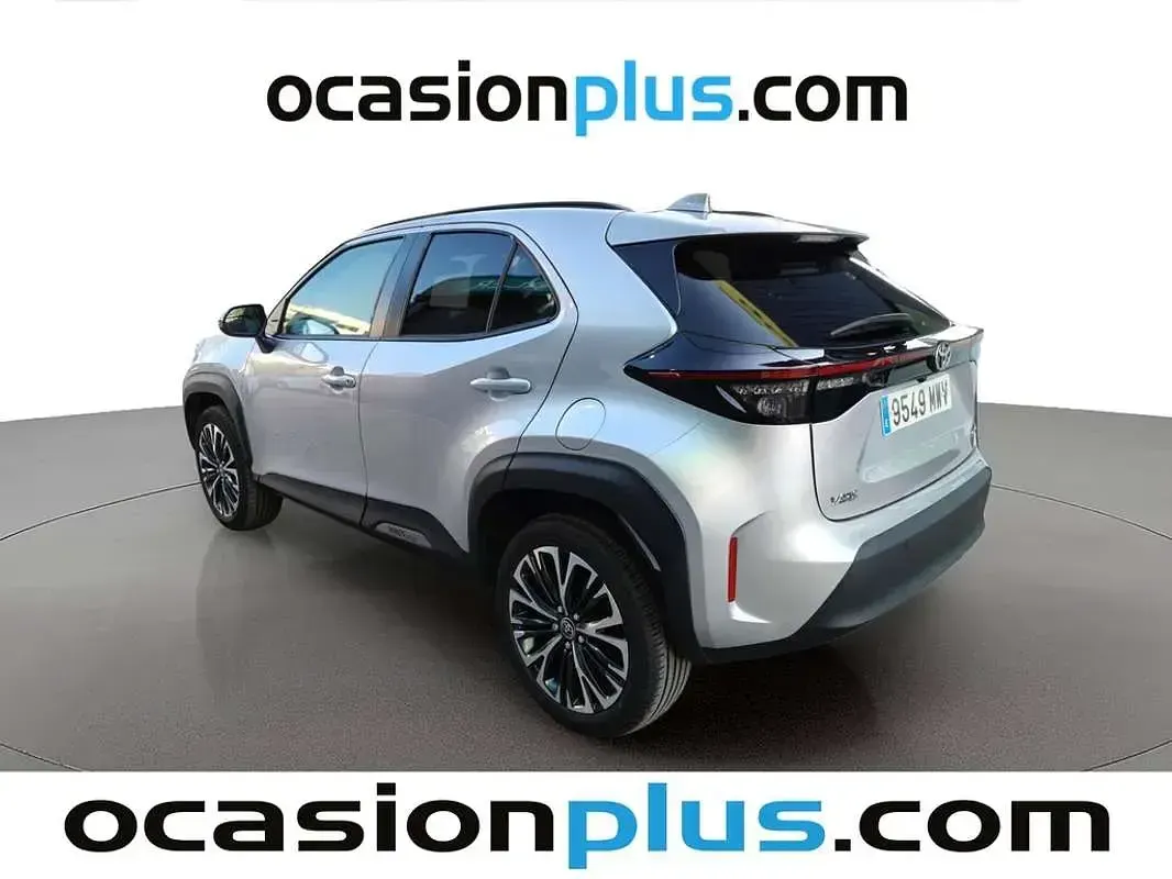 Usado Toyota Yaris Cross Style 132 CV (97 kW) 2024 Gris SUV