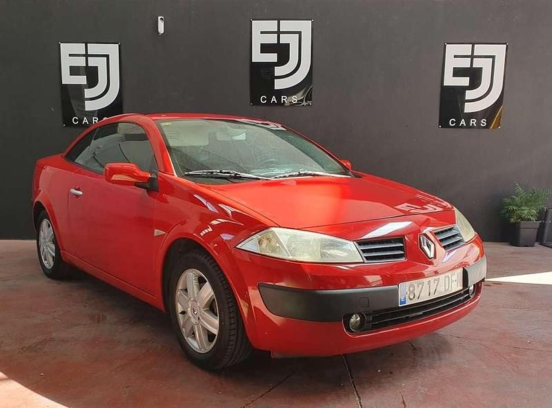 Usado Renault Mégane Cabriolet Authentique 114 CV (83 kW) 2005 Rojo Descapotable
