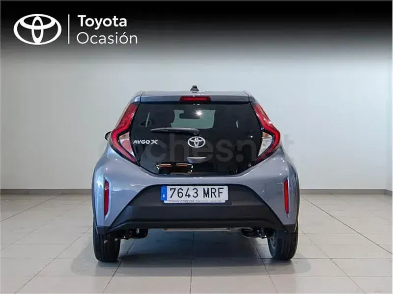Usado Toyota Aygo X Play 72 CV (52 kW) 2024 Gris / plata SUV