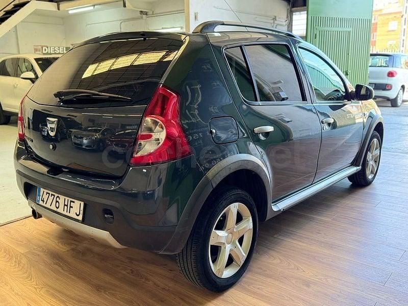 Usado Dacia Sandero Stepway 85 CV (62 kW) 2011 Gris / plata Berlina