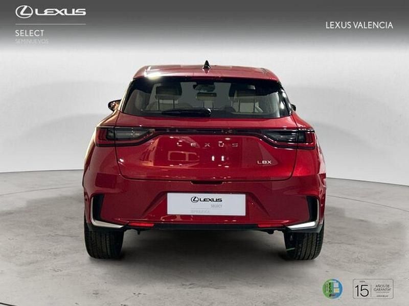 Usado Lexus LBX 136 CV (100 kW) 2025 Rojo SUV