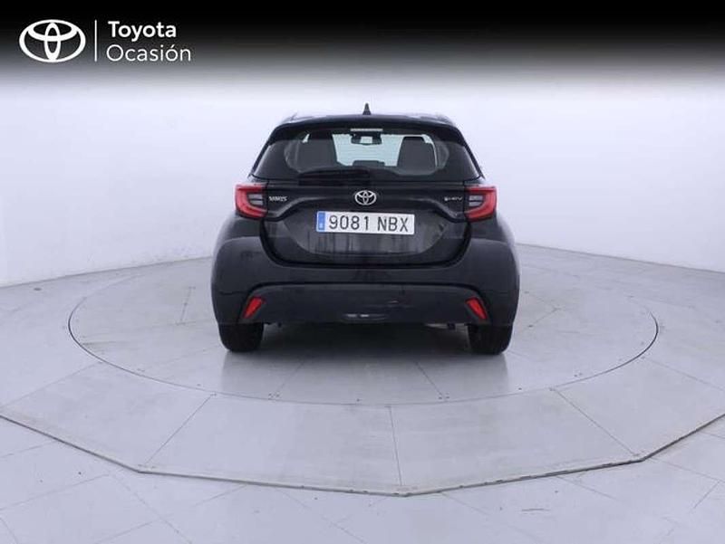 Usado Toyota Yaris Hybrid Active 116 CV (85 kW) 2025 Negro Utilitario