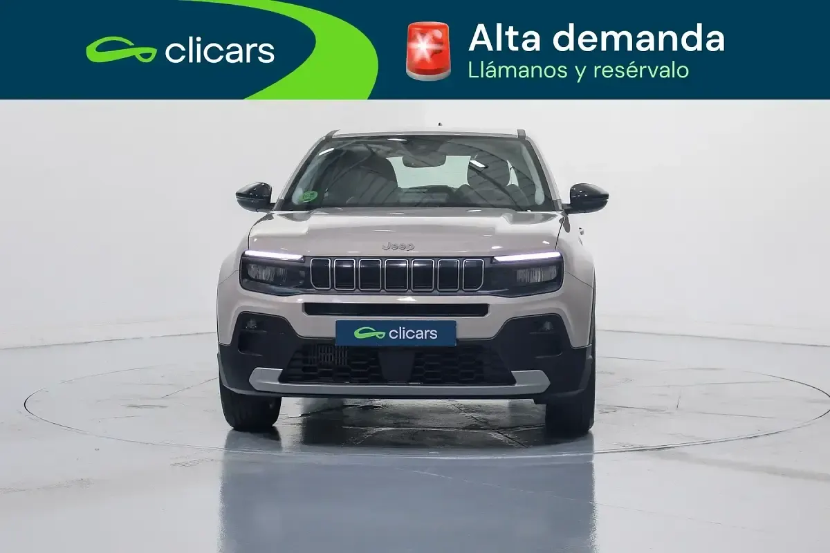 Usado Jeep Avenger Altitude 100 CV (73 kW) 2025 Gris / plata SUV