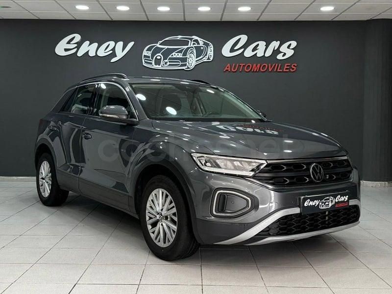 Usado VW T-Roc Life 110 CV (80 kW) 2023 Gris / plata SUV