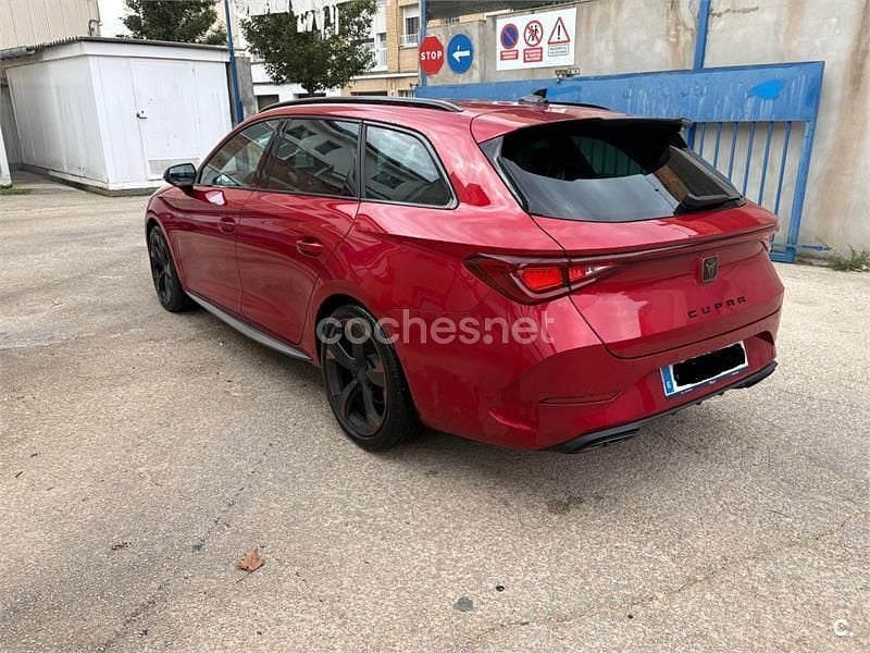Usado Cupra Leon 190 CV (139 kW) 2023 Rojo Familiar