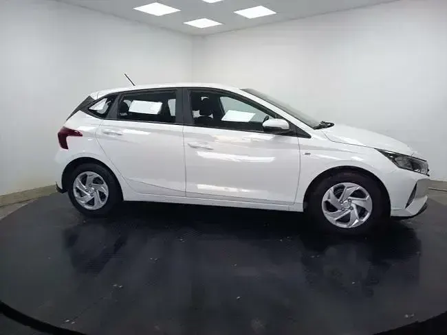 Usado Hyundai i20 101 CV (74 kW) 2021 Blanco Berlina