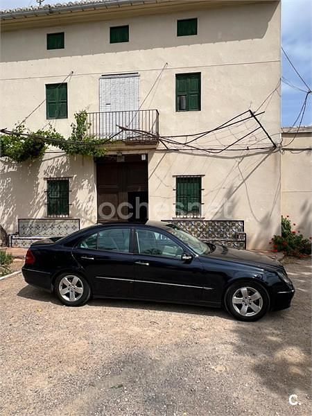 Usado Mercedes E270 Elegance 170 CV (125 kW) 2003 Azul Berlina