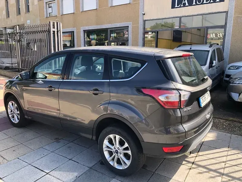 Usado Ford Kuga Titanium 150 CV (110 kW) 2016 Gris / plata SUV