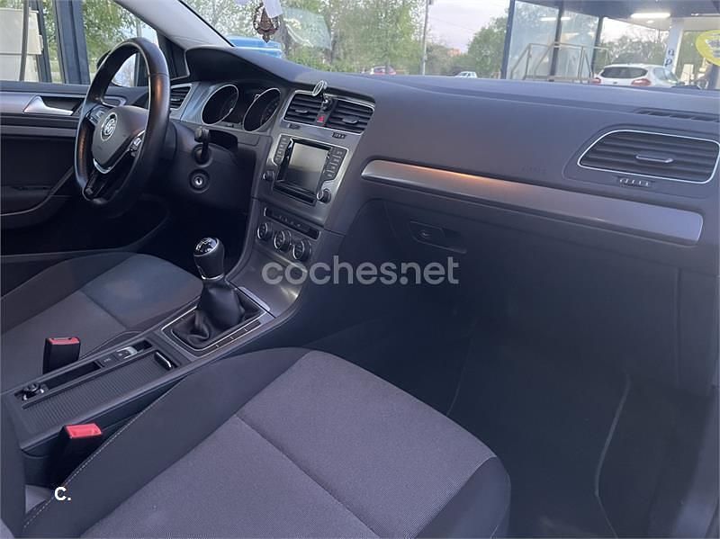 Usado VW Golf VII Advance 105 CV (77 kW) 2015 Gris / plata Berlina