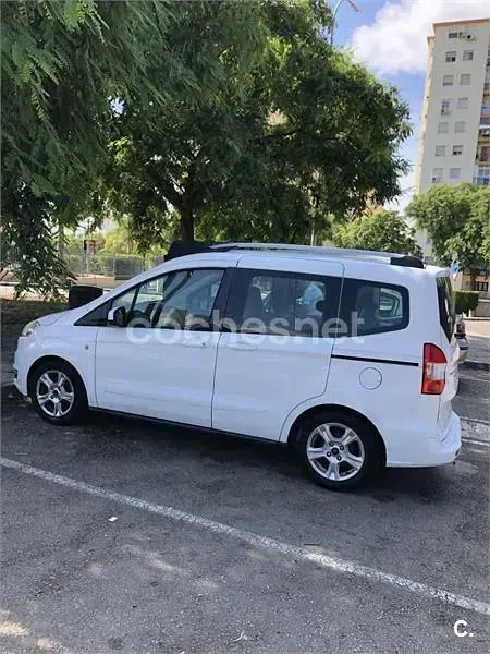 Usado Ford Tourneo Courier Ambiente 75 CV (55 kW) 2015 Blanco Monovolumen