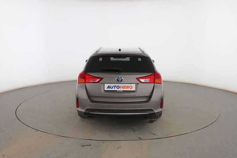 Usado Toyota Auris Touring Sports Advance 136 CV (100 kW) 2014 Beige Familiar