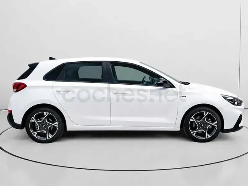 Usado Hyundai i30 N Line 120 CV (88 kW) 2023 Blanco Berlina