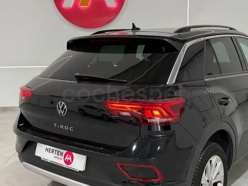 Usado VW T-Roc Life 110 CV (80 kW) 2022 Negro SUV