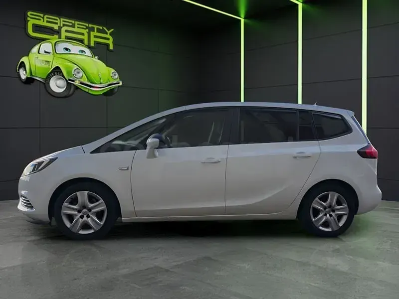 Usado Opel Zafira Expression 120 CV (88 kW) 2017 Blanco Monovolumen