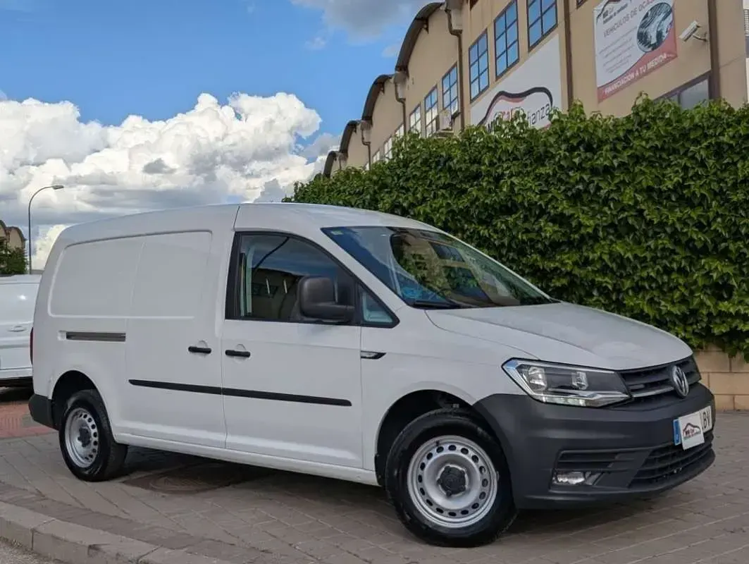 Usado VW Caddy Maxi 122 CV (89 kW) 2019 Blanco Monovolumen