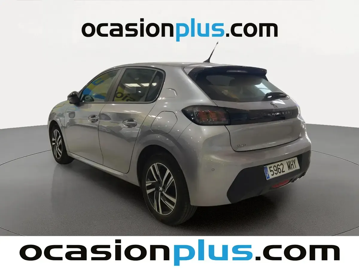 Usado Peugeot 208 Active 75 CV (55 kW) 2023 Gris Utilitario