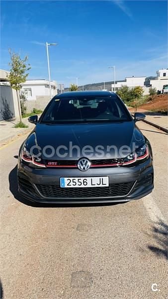 Usado VW Golf VIII GTI 245 CV (180 kW) 2020 Gris / plata Berlina