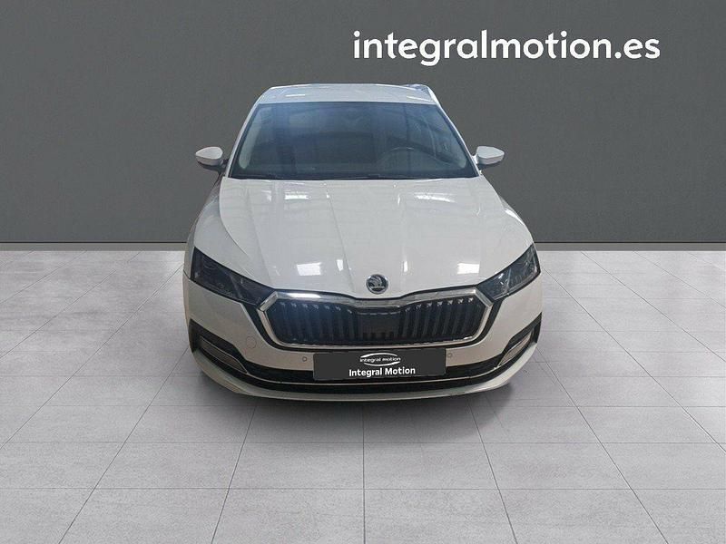 Usado Skoda Octavia Style 150 CV (110 kW) 2020 Blanco Berlina
