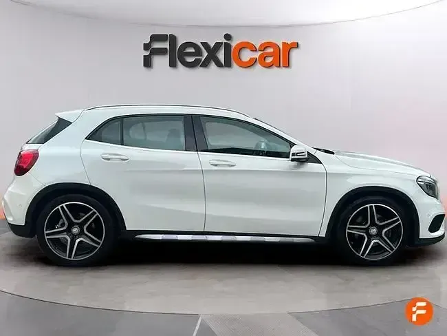 Usado Mercedes GLA220 AMG line 177 CV (130 kW) 2016 Blanco SUV