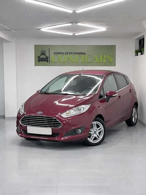 Burdeos Usado 2013 Ford Fiesta Trend Utilitario | 5290 € (Precio justo) - Imagen 1/4