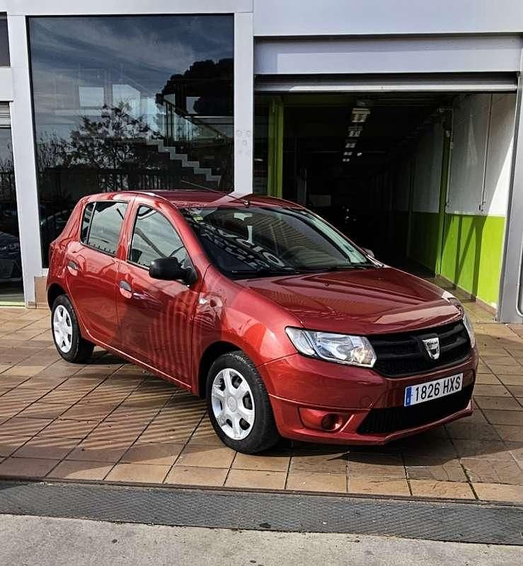 Usado Dacia Sandero Ambiance 75 CV (55 kW) 2014 Burdeos Utilitario
