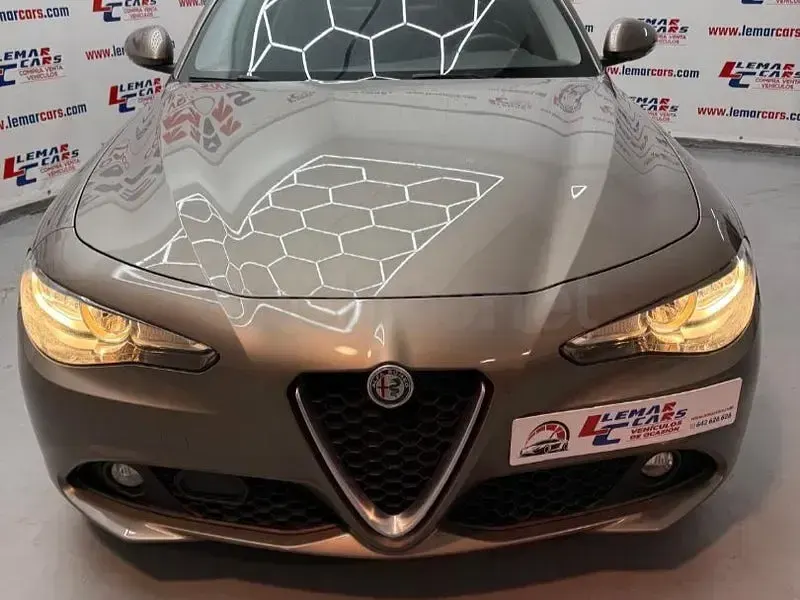 Usado Alfa Romeo Giulia Super 150 CV (110 kW) 2017 Beige Berlina