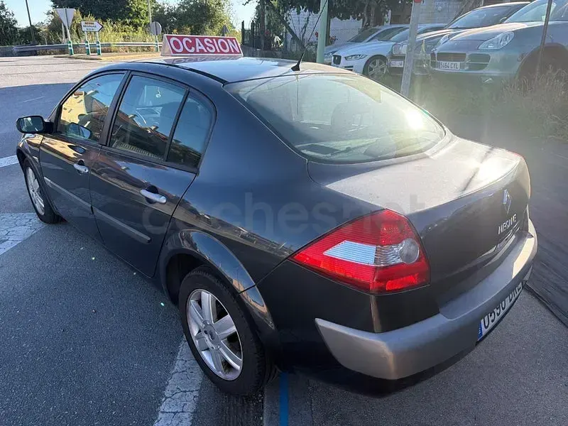 Usado Renault Mégane Authentique 115 CV (84 kW) 2005 Gris / plata Berlina