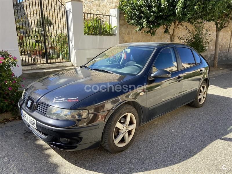 Usado Seat Leon Sport 105 CV (77 kW) 2004 Negro Utilitario