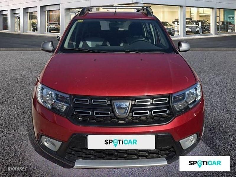 Usado Dacia Sandero Essentiel 65 CV (47 kW) 2018 Rojo Berlina